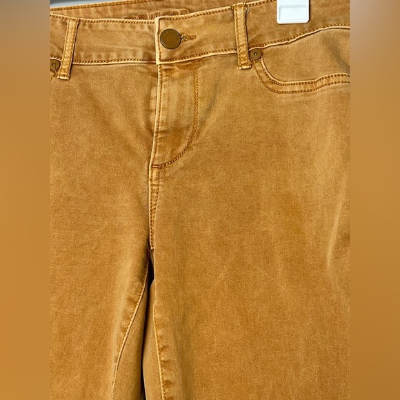 Maurices Women's Gold ankle length jeggings - Picture 4 of 4